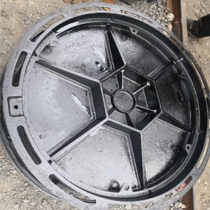EN124 black painted ductile iron manhole cover